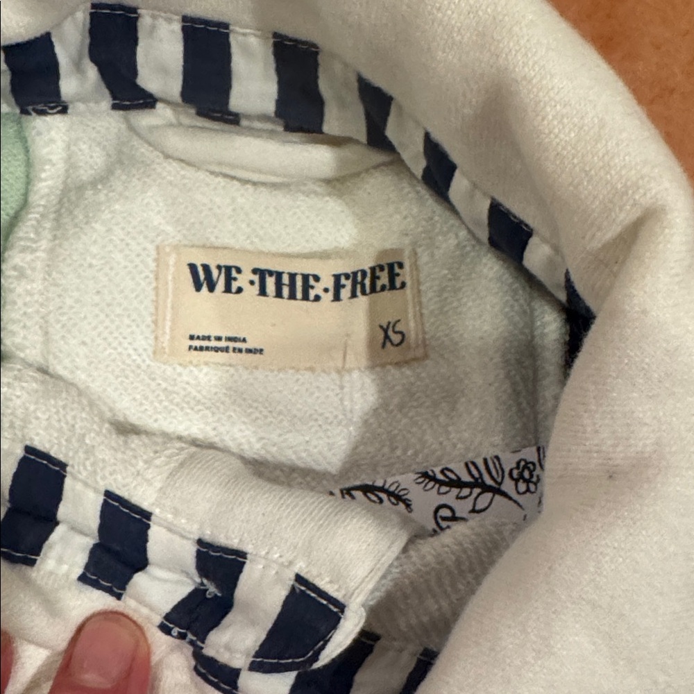 We The Free tricolor sweatshirt. - Picture 6 of 6